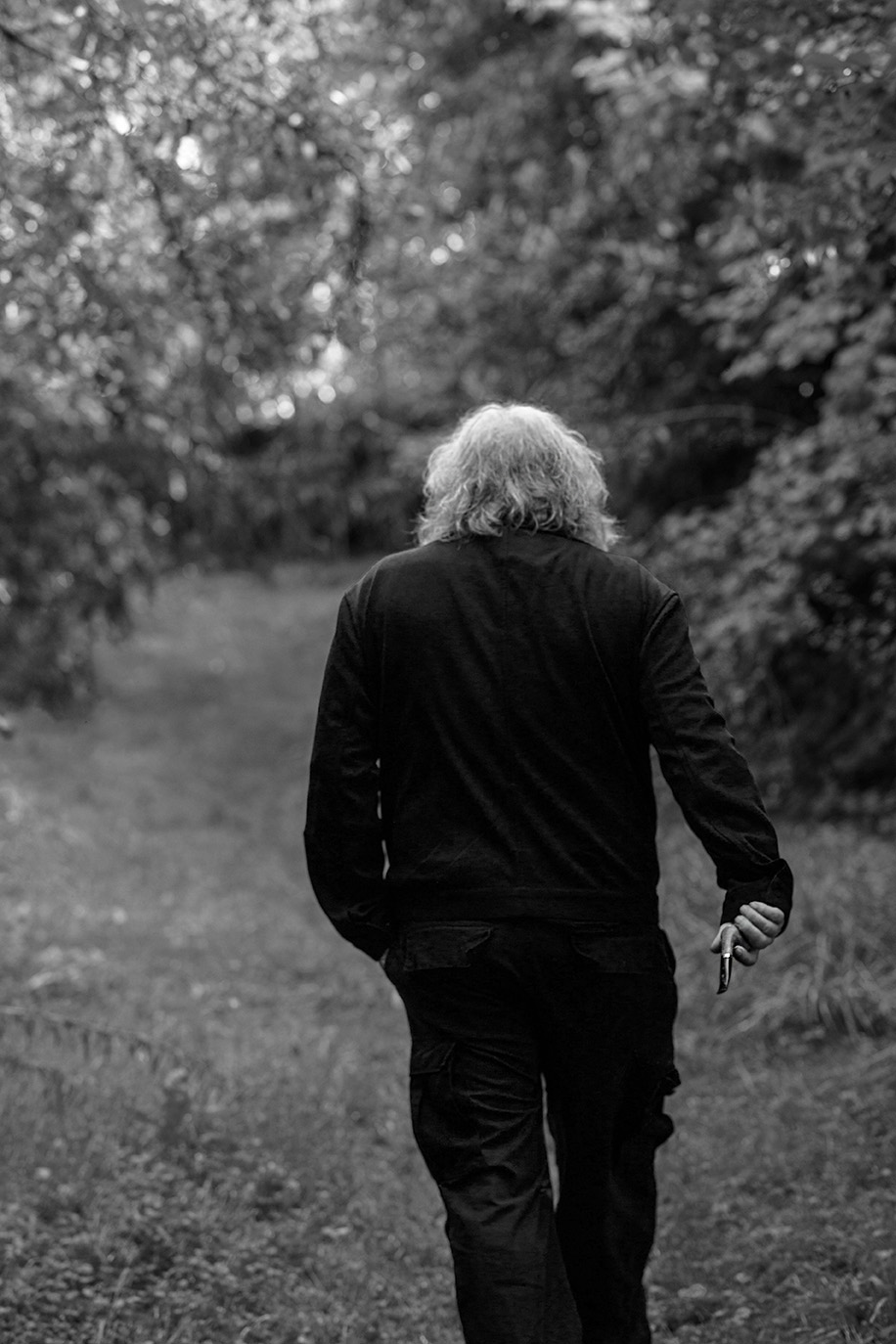 Wolfgang Oude Hengel sculptor, in his garden in Mönchengladbach, Germany.